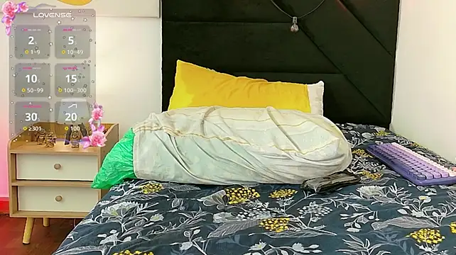 skinnyindiansluttt live cam on StripChat