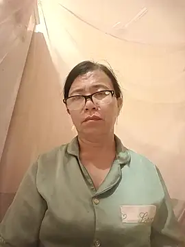 Chilly-wet live cam on StripChat