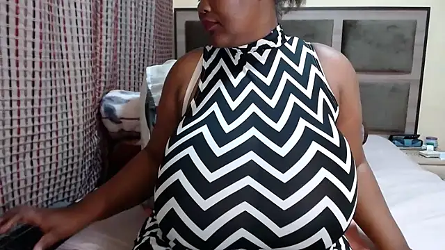 CHOCOLATEDARKBUSTYX live cam on StripChat