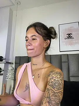 JuliaColemann live cam on StripChat