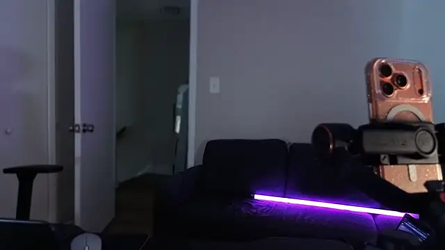 ZoomOnMe_X live cam on StripChat