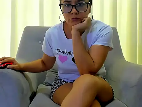 Sami_Hotie1 live cam on StripChat