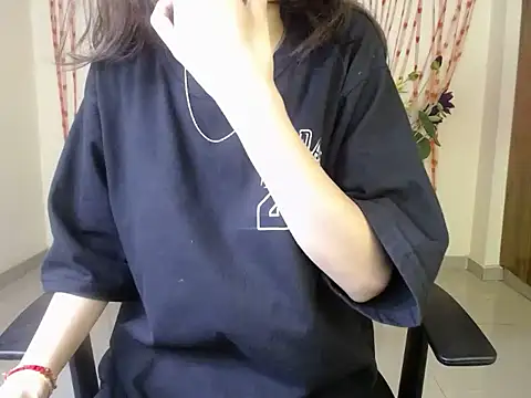 Sweety_piyu live cam on StripChat
