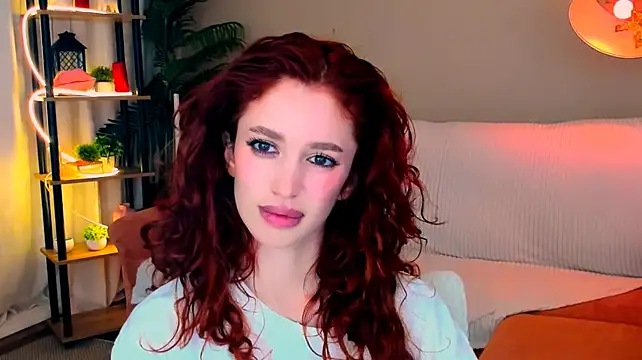 ChristinaConteeree live cam on StripChat