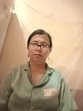 Chilly-wet live cam on StripChat