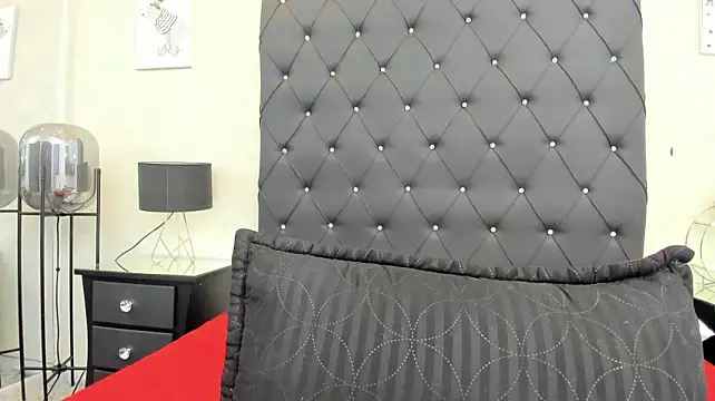 ariana_moon00 live cam on StripChat