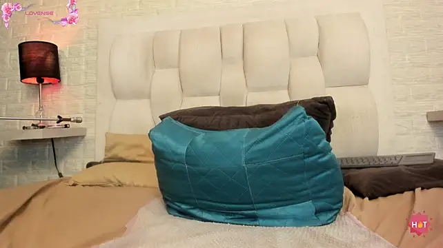 Ada_Porter live cam on StripChat