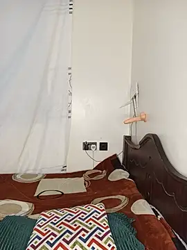 Bigtirries live cam on StripChat