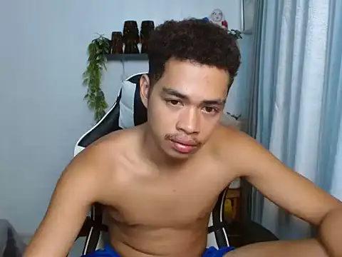 curlyasian_njxx live cam on StripChat