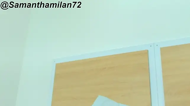 SamanthaMilann live cam on StripChat