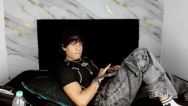 MaximilianRoth live cam on StripChat