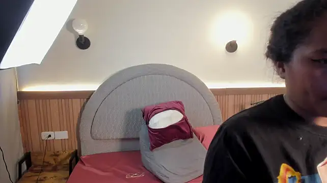 yeikafoxy live cam on StripChat