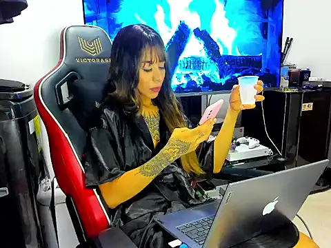 Thebadwolf181 live cam on StripChat