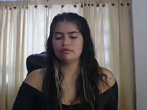 sweetkitty_16 live cam on StripChat
