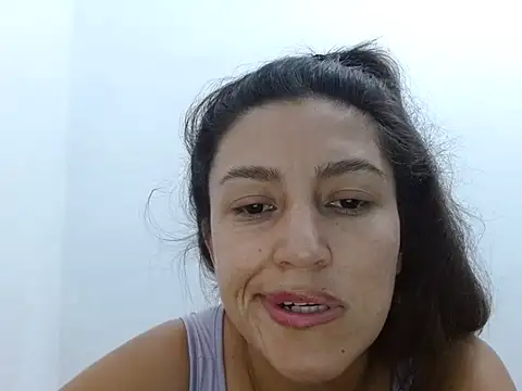 SarahFriendly live cam on StripChat