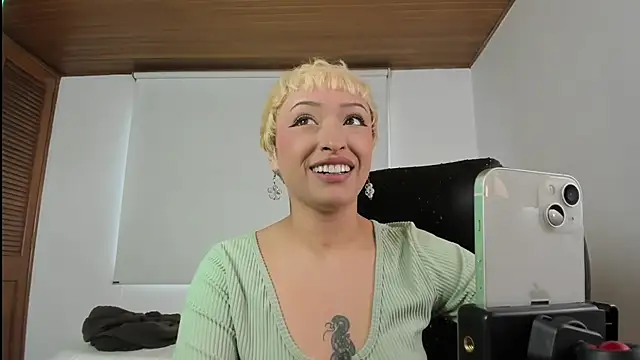 Melody__0 live cam on StripChat