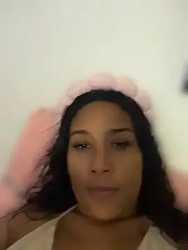 aiuni_ live cam on StripChat