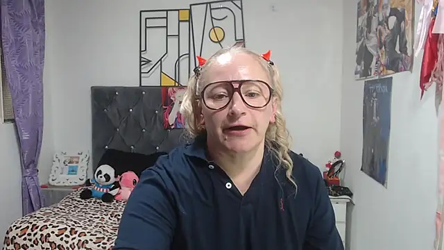 emperabigbootybigass live cam on StripChat