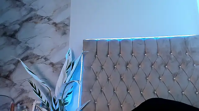 Maddyluxe live sex cam