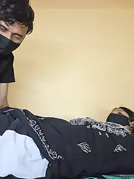 couplegk71 live cam on StripChat