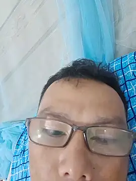 huhuhu90990 live sex cam