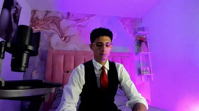 MaxiimoRomano_ live cam on StripChat