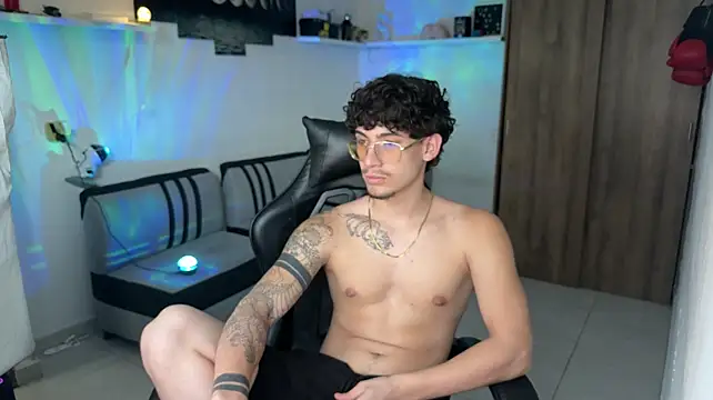 Kisan_Smith live cam on StripChat