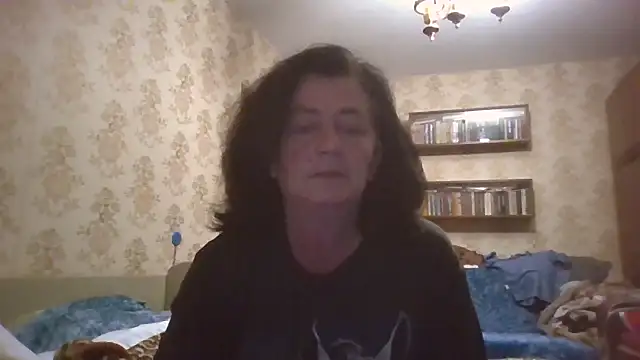 GypsiQueen2 live cam on StripChat