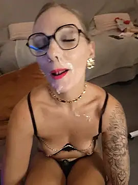 Ninabeauregard live cam on StripChat