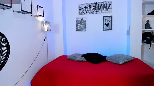 mily_Lopez live cam on StripChat
