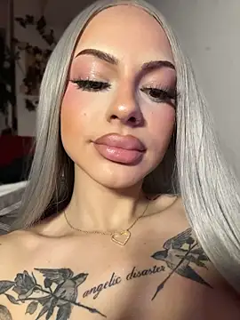 DollyRuby live cam on StripChat