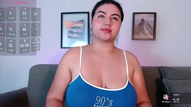 rosehoneil live cam on StripChat