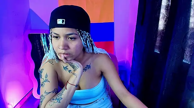 Kehlani_Km live cam on StripChat