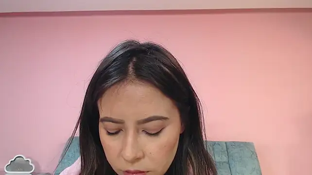 EmmaBellini live cam on StripChat