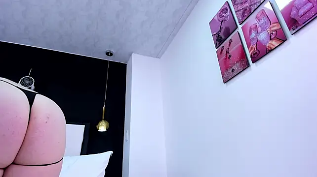 _Emily_Queen live cam on StripChat