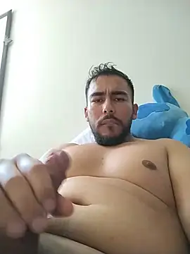 Vazquenuann live cam on StripChat