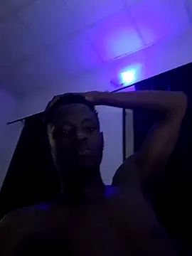Hallowdick_kkk live cam on StripChat