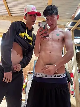 LatinBoysxxx live cam on StripChat