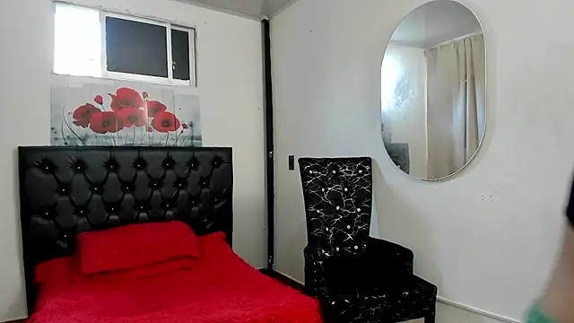 Kitty_f00x live cam on StripChat