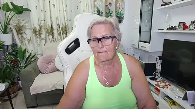 Selenna57 live cam on StripChat