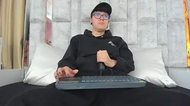 alex_noa live cam on StripChat