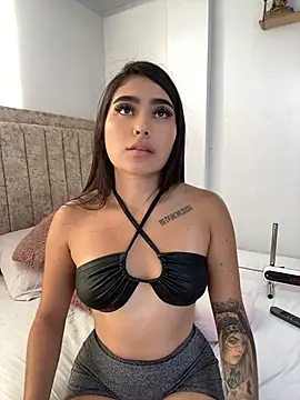 EmiilyEvans_ live cam on StripChat