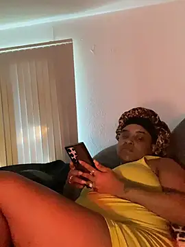 reecieofficial live cam on StripChat