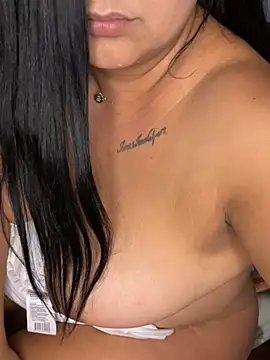 Nicol_MM69 live cam on StripChat
