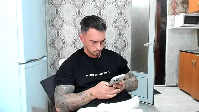 Jonmusclemaster live cam on StripChat