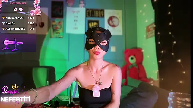 QuennNefertiti live sex cam