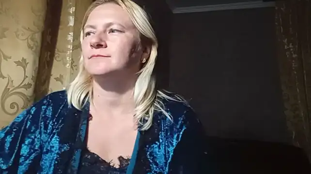 DiamondLady555 live cam on StripChat