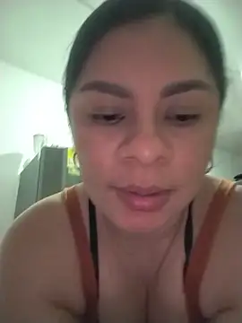 luna_pinky live cam on StripChat