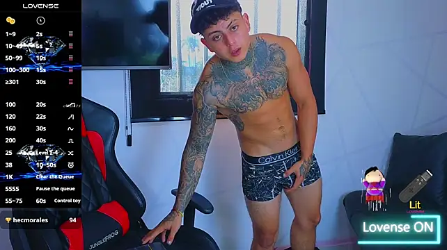 KevinSanchez420 live cam on StripChat