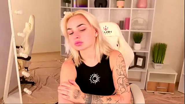 EmmiLive live cam on StripChat
